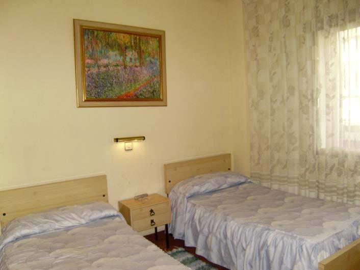 Hostal Suarez Hotel Madrid Room photo