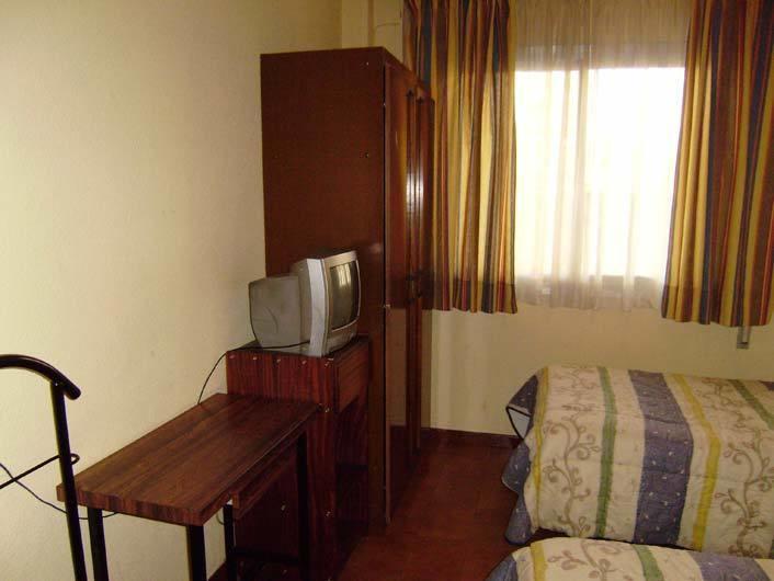 Hostal Suarez Hotel Madrid Room photo