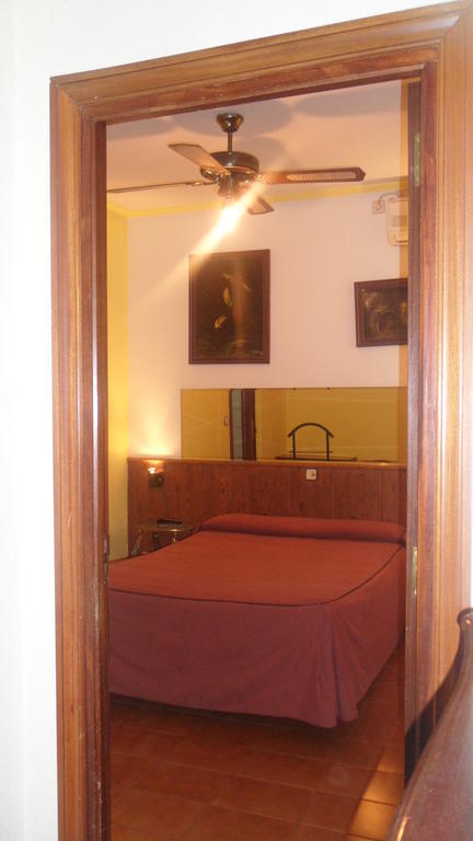 Hostal Suarez Hotel Madrid Room photo